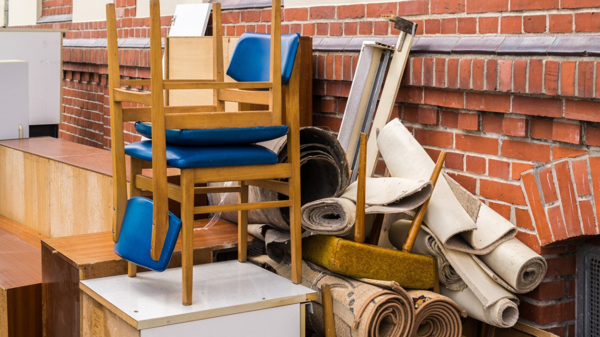 A solidarity furniture drive in the Milton-Parc neighbourhood